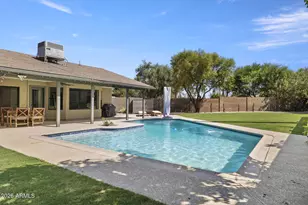 2601 E Sahuaro Dr, Phoenix, AZ 85028 - Photo 25