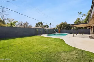 735 E Manhatton Dr, Tempe, AZ 85282 - Photo 33