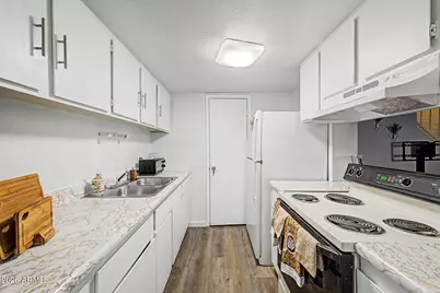 4049 W Reade Avenue, Phoenix, AZ 85019 - Photo 9