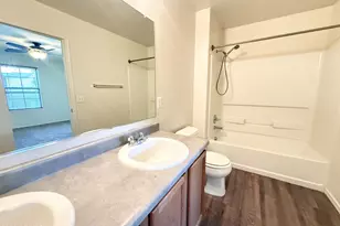 8198 W Groom Creek Rd, Phoenix, AZ 85043 - Photo 9