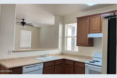 10018 W Winslow Avenue, Tolleson, AZ 85353 - Photo 5