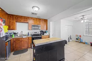 3915 E Cheery Lynn Rd, Phoenix, AZ 85018 - Photo 13
