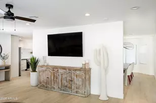 6302 E Winchcomb Dr, Scottsdale, AZ 85254 - Photo 13
