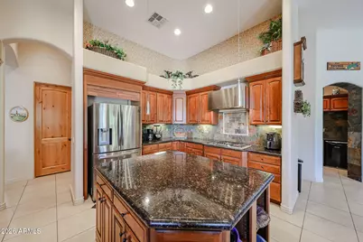 925 E Valencia Drive, Phoenix, AZ 85042 - Photo 15
