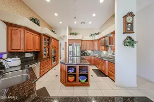 925 E Valencia Dr, Phoenix, AZ 85042 - Photo 11
