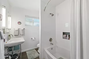 1321 E Earll Dr, Phoenix, AZ 85014 - Photo 21