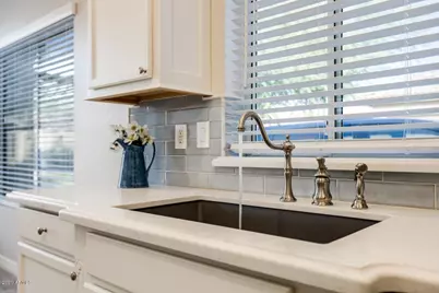 15703 N 33rd Place, Phoenix, AZ 85032 - Photo 9