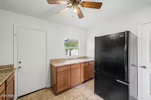 1010 E Chipman Rd, Phoenix, AZ 85040 - Photo 13