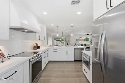 10914 W White Mountain Road, Sun City, AZ 85351 - Photo 5