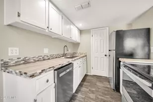 8121 N 32nd Dr, Phoenix, AZ 85051 - Photo 17
