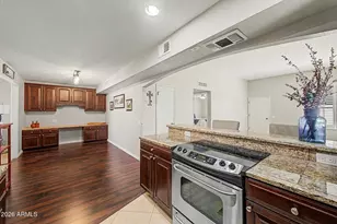 10042 W Hawthorn Dr, Sun City, AZ 85351 - Photo 9