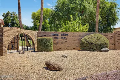 10042 W Hawthorn Drive, Sun City, AZ 85351 - Photo 23