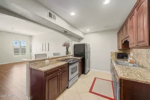 10042 W Hawthorn Dr, Sun City, AZ 85351 - Photo 7