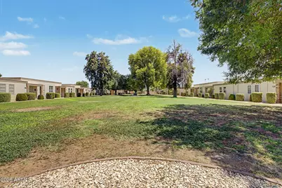 10042 W Hawthorn Drive, Sun City, AZ 85351 - Photo 25