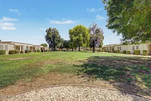 10042 W Hawthorn Dr, Sun City, AZ 85351 - Photo 25