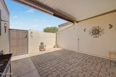 10042 W Hawthorn Drive, Sun City, AZ 85351 - Photo 19
