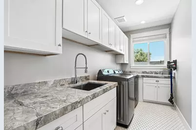 3913 E Devonshire Avenue, Phoenix, AZ 85018 - Photo 31