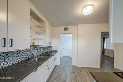7226 N 26th Drive, Phoenix, AZ 85051 - Photo 9