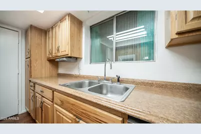 588 W 21st Avenue, Apache Junction, AZ 85120 - Photo 11