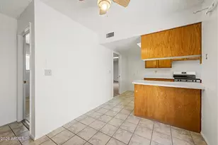 10608 W El Capitan Cir, Sun City, AZ 85351 - Photo 13
