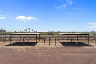 50702 W Hector Rd, Aguila, AZ 85320 - Photo 11