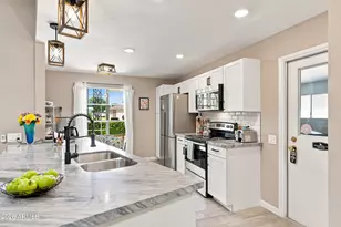 10333 W Highwood Ln, Sun City, AZ 85373 - Photo 11