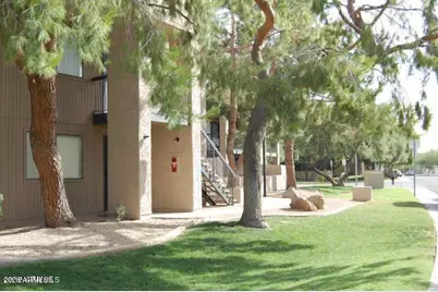 3810 N Maryvale Parkway #2042, Phoenix, AZ 85031 - Photo 11