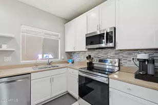1072 S Cheshire Ln, Gilbert, AZ 85296 - Photo 9