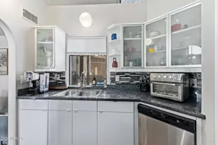 10301 N 70th St, Paradise Valley, AZ 85253 - Photo 11