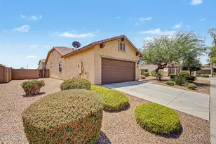 17549 W Pinnacle Vis Dr, Surprise, AZ 85387 - Photo 3