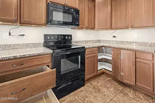 17549 W Pinnacle Vis Dr, Surprise, AZ 85387 - Photo 11