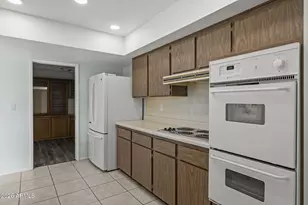 10432 W Desert Forest Cir, Sun City, AZ 85351 - Photo 5