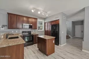 2246 E Fraktur Rd, Phoenix, AZ 85040 - Photo 9