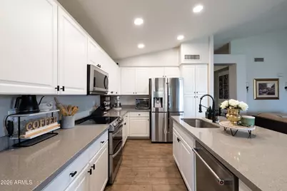22418 N 74th Lane, Glendale, AZ 85310 - Photo 11