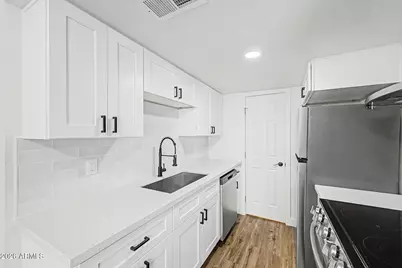 1212 E Lawrence Lane, Phoenix, AZ 85020 - Photo 9