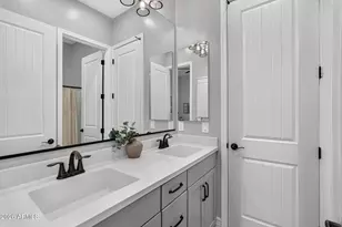 992 E Parkview Dr, Gilbert, AZ 85295 - Photo 41