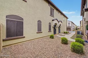 2725 E Mine Creek Rd, Phoenix, AZ 85024 - Photo 1