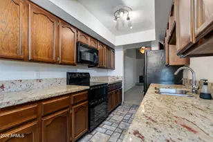7263 N 6th Way, Phoenix, AZ 85020 - Photo 9