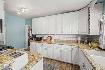 930 E Desert Avenue, Apache Junction, AZ 85119 - Photo 15