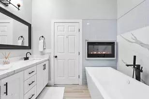 8270 N Hayden Rd, Scottsdale, AZ 85258 - Photo 15