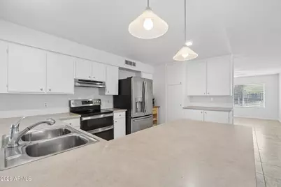 642 W Magdalena Drive, Tempe, AZ 85283 - Photo 7