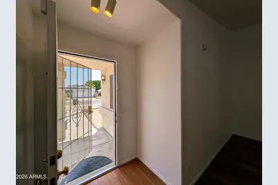 2824 W Angela Drive, Phoenix, AZ 85053 - Photo 9
