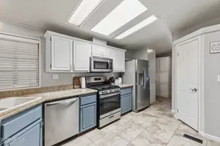 2907 E Sequoia Dr, Phoenix, AZ 85050 - Photo 17