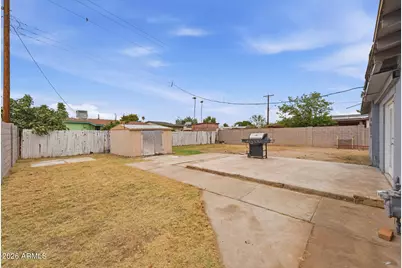 7714 W Mitchell Drive, Phoenix, AZ 85033 - Photo 11