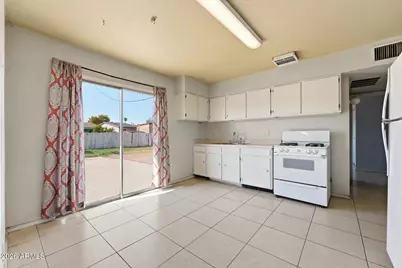 7714 W Mitchell Drive, Phoenix, AZ 85033 - Photo 7