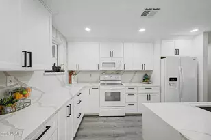 5530 N 61st Ave, Glendale, AZ 85301 - Photo 15