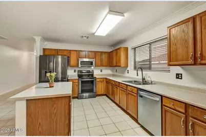 10524 W Country Club Trail, Peoria, AZ 85383 - Photo 17