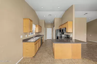 12478 W Madero Drive, Arizona City, AZ 85123 - Photo 11