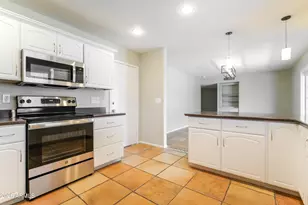 9641 N 41st Dr, Phoenix, AZ 85051 - Photo 5