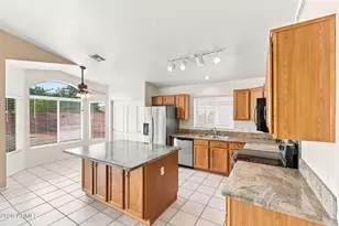 1109 E Montoya Ln, Phoenix, AZ 85024 - Photo 9